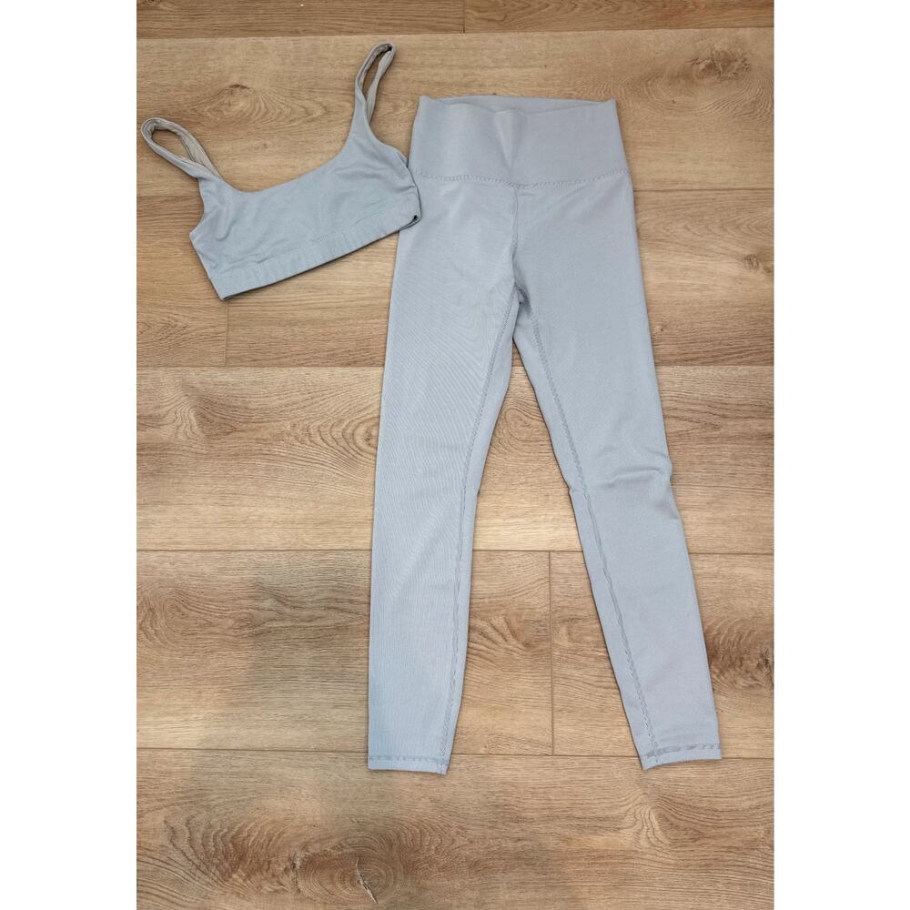 Vuori Micro Ribbed Bra & Leggings Set Light Gray Size XS Activewear Set